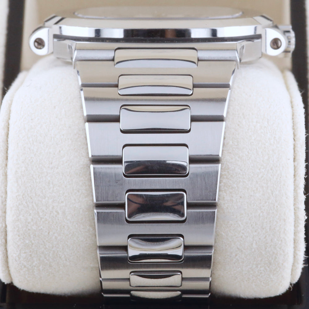 Patek Philippe Nautilus 5711/1A-011 White Dial Year: 2019